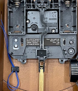 dong-ho-treo-tuong-qua-lac-rhythm-cmj546nr06