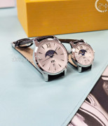 Đồng hồ Cặp KOI Moonphase (K006.403.65.2.05.03.07 - K006.103.65.2.05.03.07) - Kính Sapphire – Quartz (Pin) - Mặt Số (39mm - 29mm)