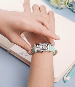 Đồng hồ Saga Stella 71836-SVWHGR-2 - Nữ - Kính Cứng - Quartz (Pin) Đính Đá Pha Lê - Mặt Số 20*37mm