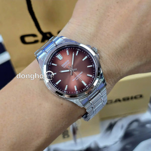 chụp trên tay Đồng hồ Casio MTS-RS100D-5ADF
