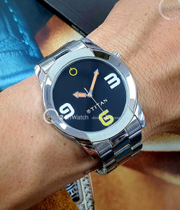 Titan 1588SM03 - Nam - Quartz (Pin) Dây Kim Loại - Chính Hãng